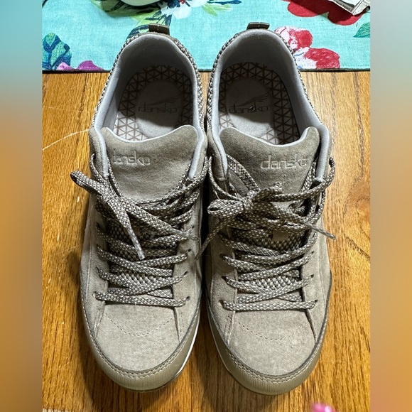 DANSKO Size 39 Tan Lace-up shoes. Worn once. - Picture 4 of 7